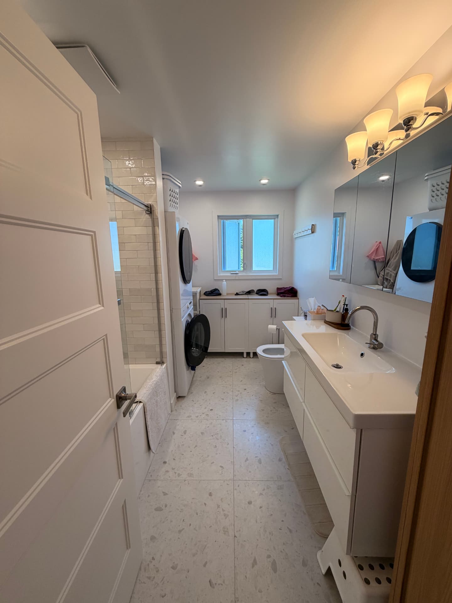 Salle de bain et buanderie — réalisation de LAFARGE Construction et Rénovation Inc.